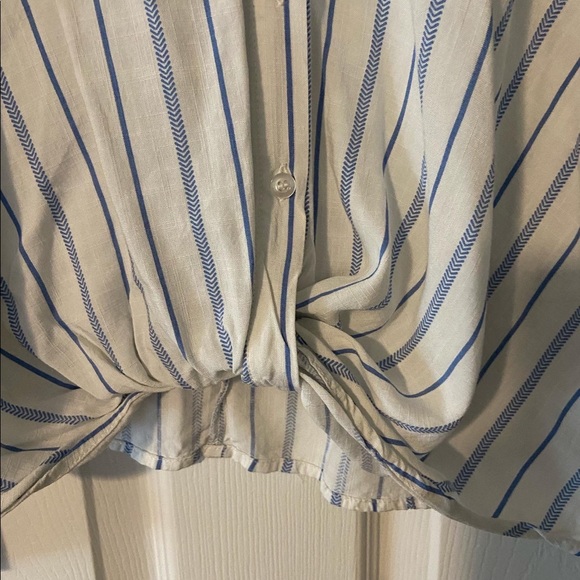 NEVER WORN Women’s Love Tree Button Down Crop Top - Picture 5 of 6